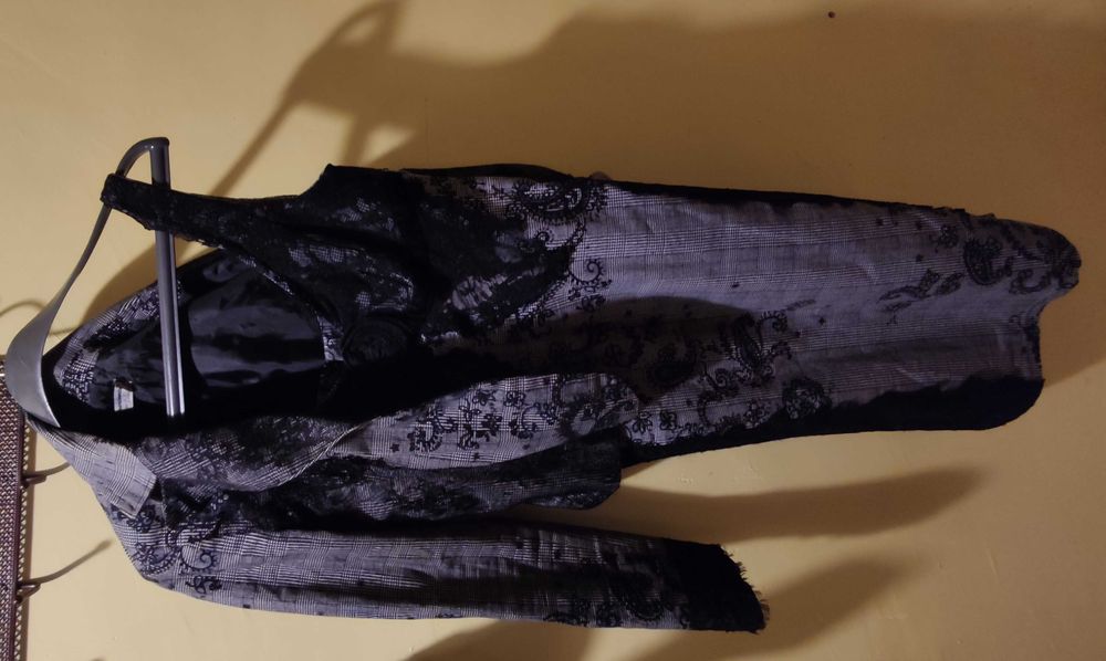 Дамски костюми s и m, елегантни, Италия, Rinascimento размер s