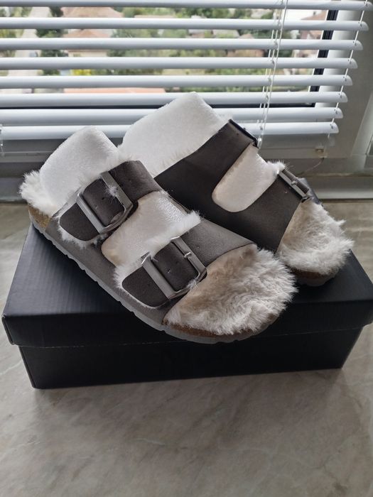 Маркови дамски чехли.