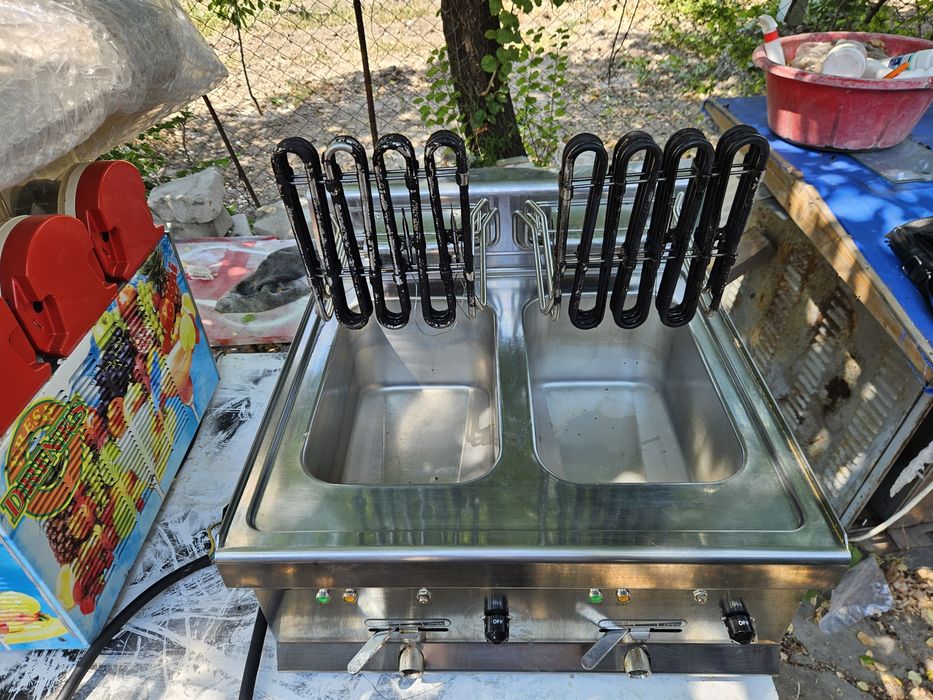 Фритюрник Специално за пържене на Риба и Картофи Професионален Трифазен 15kw.  МОЩЕН 2х10 литра със кранчета за източване Германия Цена 450 Евро