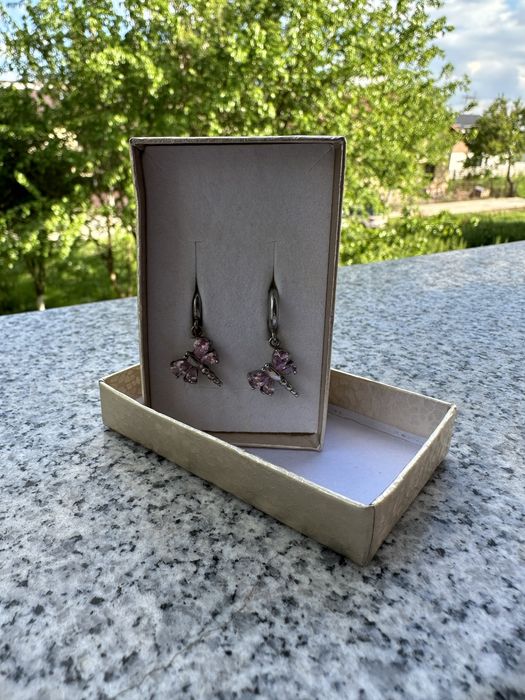 Cercei model libelula roz cu elemente Swarovski