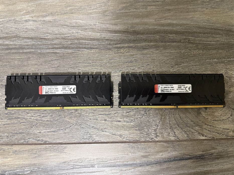 Kingston HyperX Predator DDR4 2x8Gb 3333 МГц