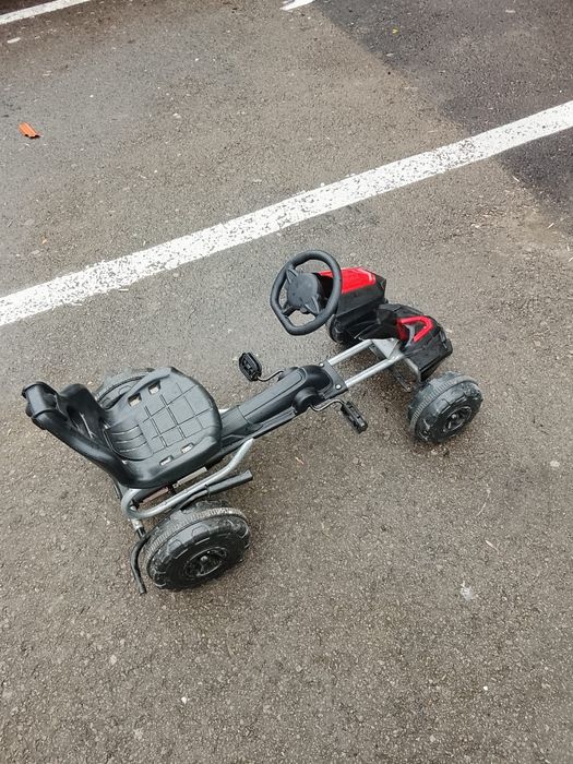 Go-kart cu pedale