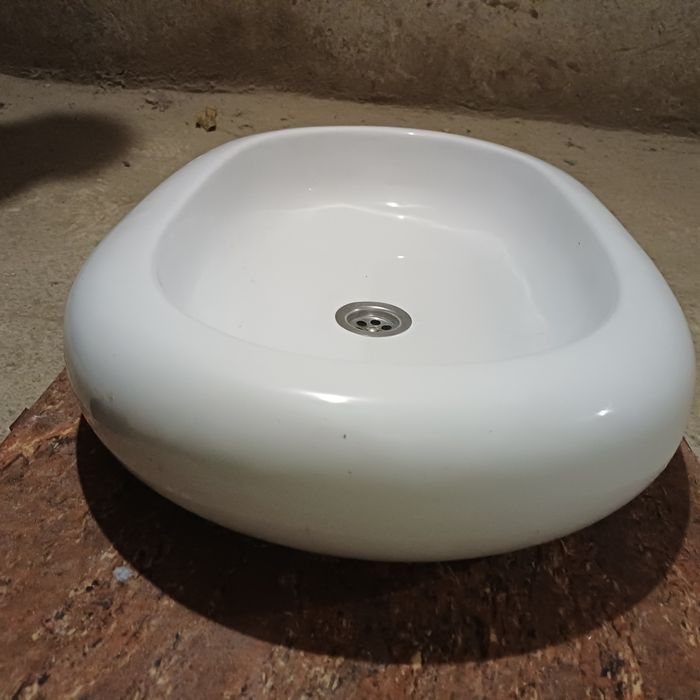 Дизайнерска мивка с плот