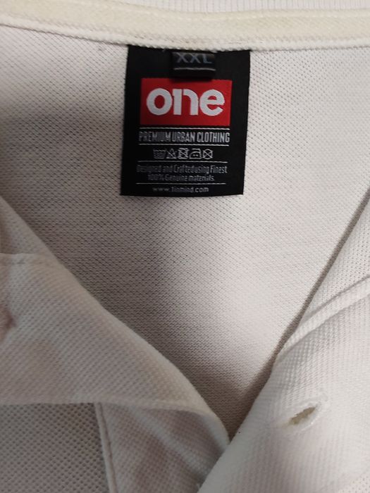 Тениска Polo One с червен надпис