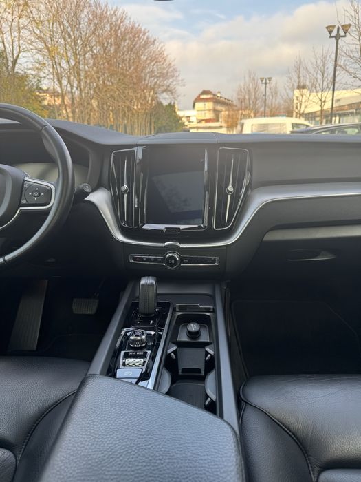 Volvo XC60 T8 Hybrid 390 CP 2020 – Putere, Eleganță și Tehnologie Premium într-un SUV Scandinav