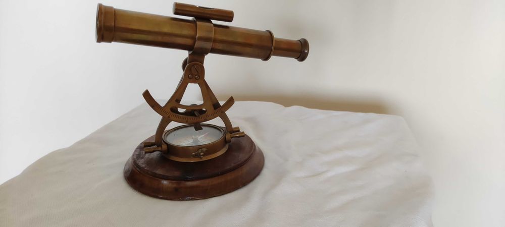 Секстанти и магнитни компаси - реплика