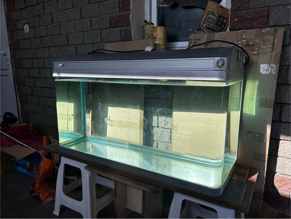 Продается заводской аквариум Jebo