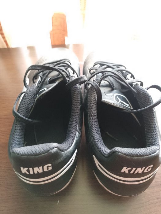 Vând ghete fotbal Puma KING