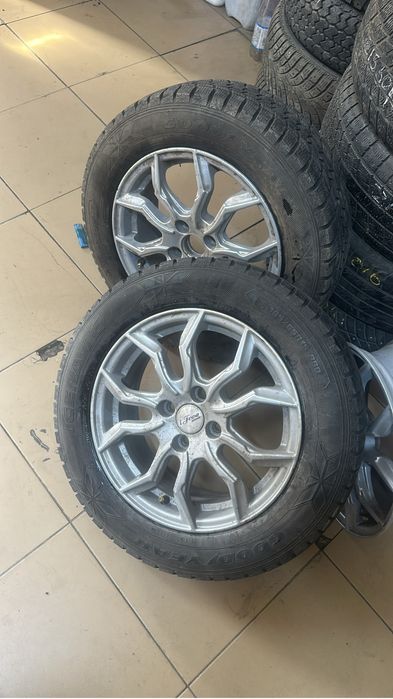 Продам зимние шины  185/65 R17