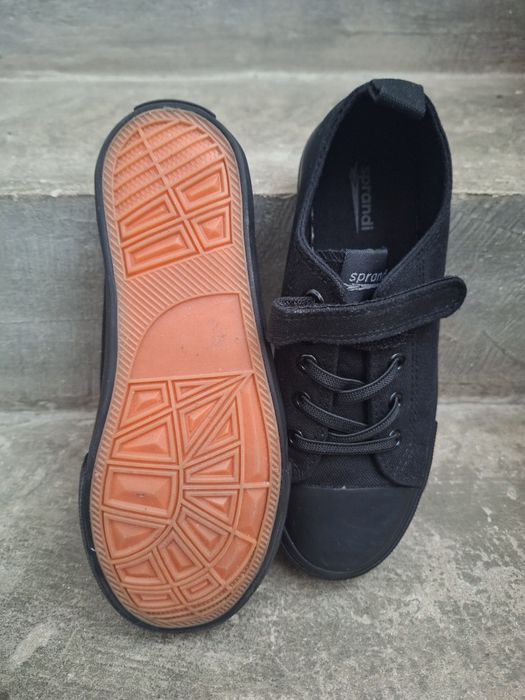 Черни гуменки за момче или момиче