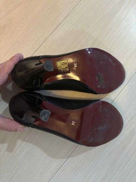Vand pantofi cu toc, purtati de maxim 4 ori, marimea 34, toc 7 cm