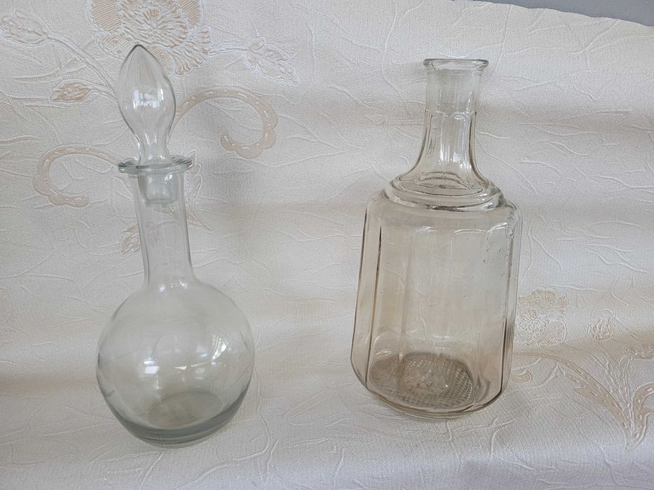 Продам графины 1,5 и 0,7 литра.