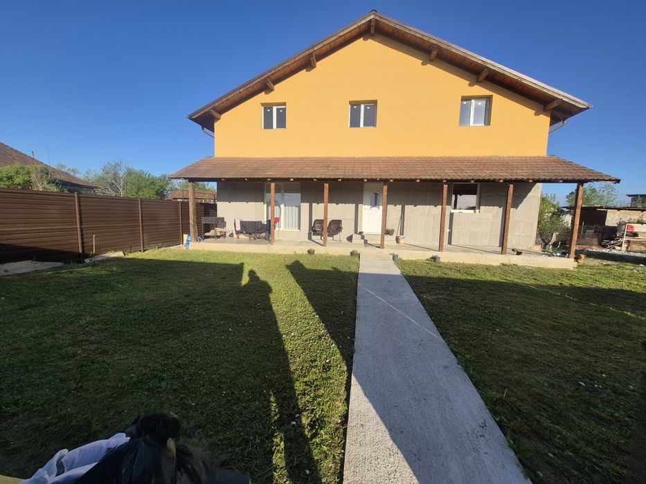 Vănd casă parter plus mansardă de 398mp în loc Săcălăseni