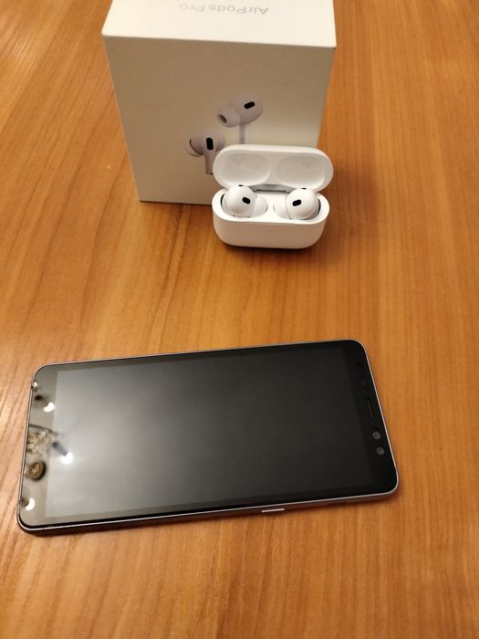 Samsung A8+. Науш.