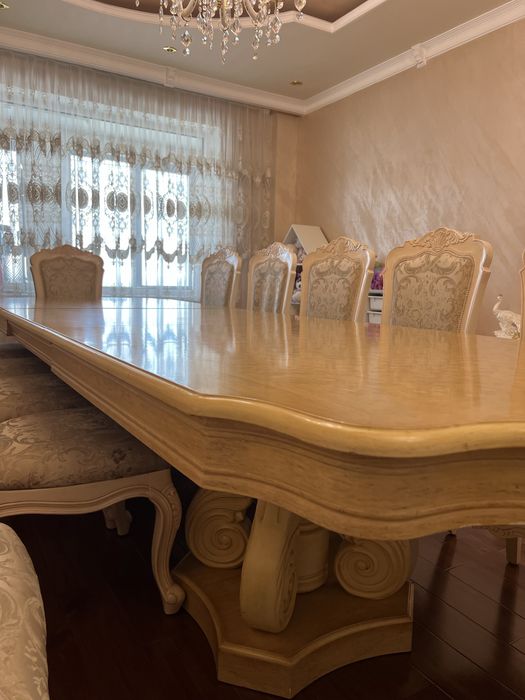 Стол со стульями