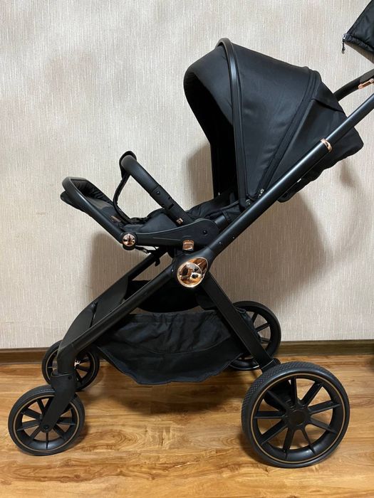 Продам коляску в отличном состочнии 3в1