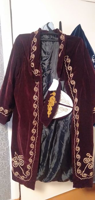 Продаю шапаны разные НЕ зимние