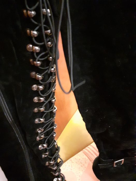 Cizmulite din piele intoarsa