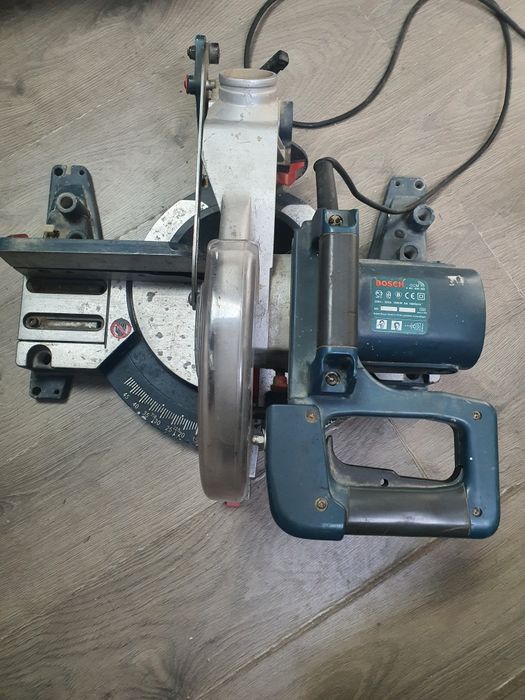 Настолен циркуляр BOSCH GCM 10