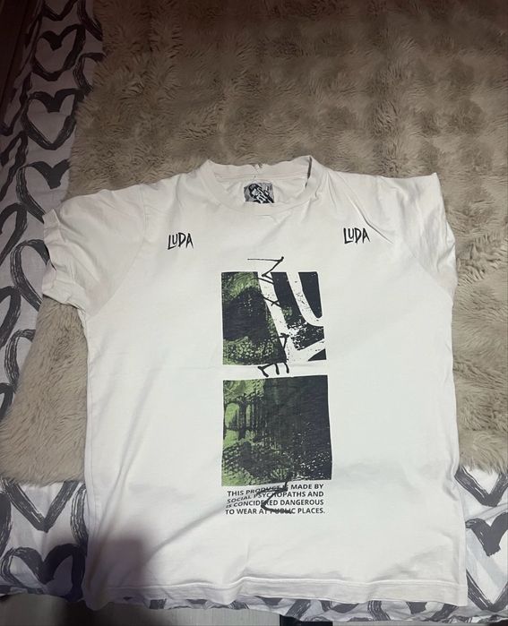 Супер Запазена Тениска на Luda