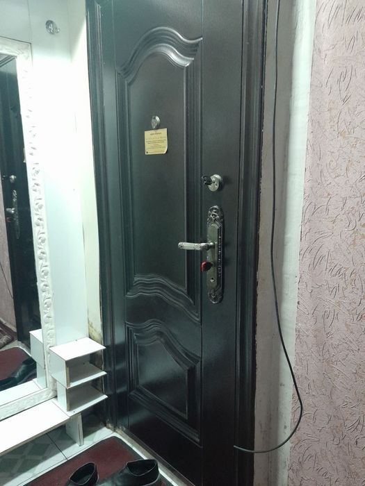 Ватни. Бурж аптекасини орасида 1 хонали  квартира  ижарага берилади