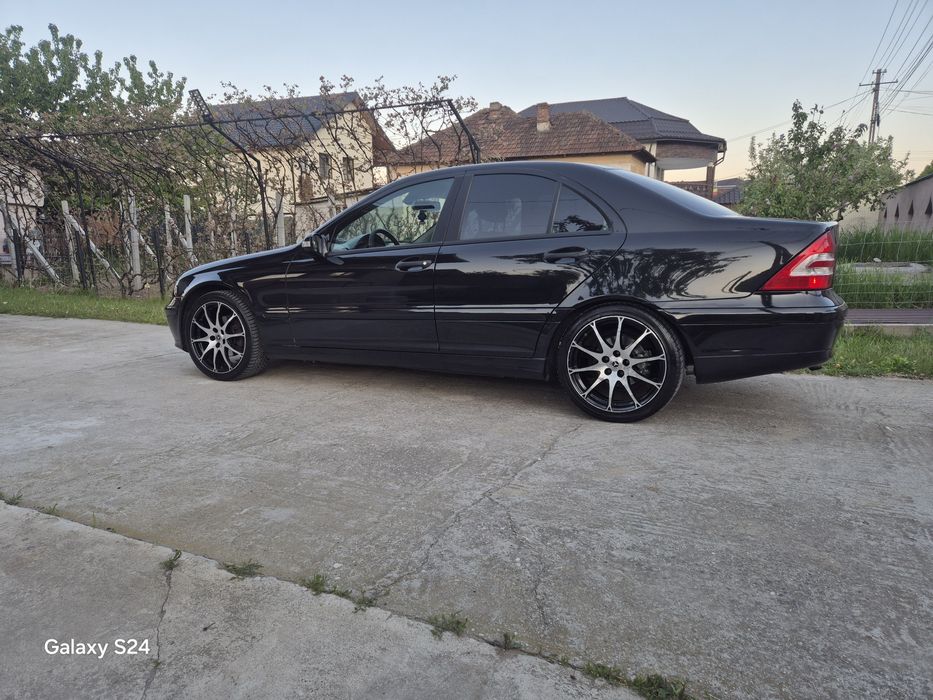 Mercedes c180 benzină CUTIE AUTOMATĂ  2950 euro
