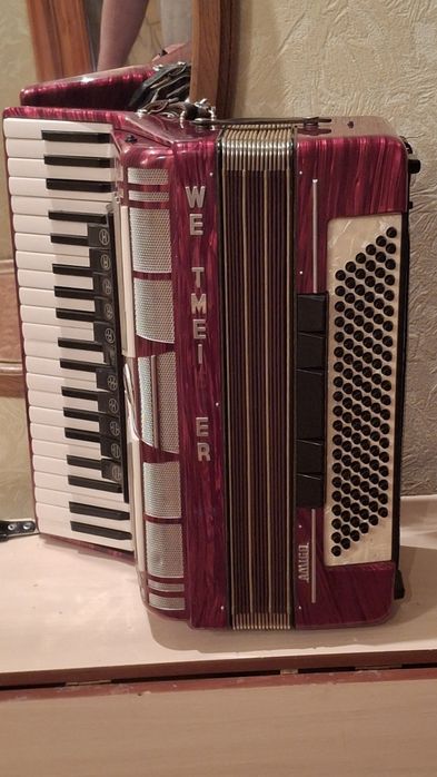 Продам аккордеон немецкий