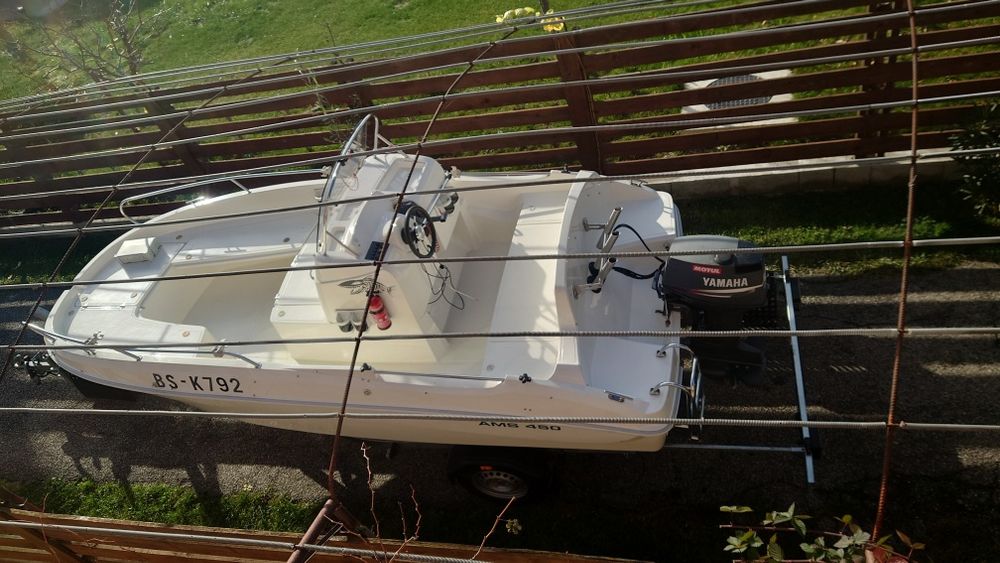 Vând barcă Remus 450 cu periodic și motor 2 timpi 30cp Yamaha