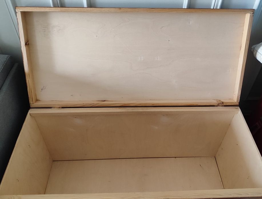 Сандық сатылады.