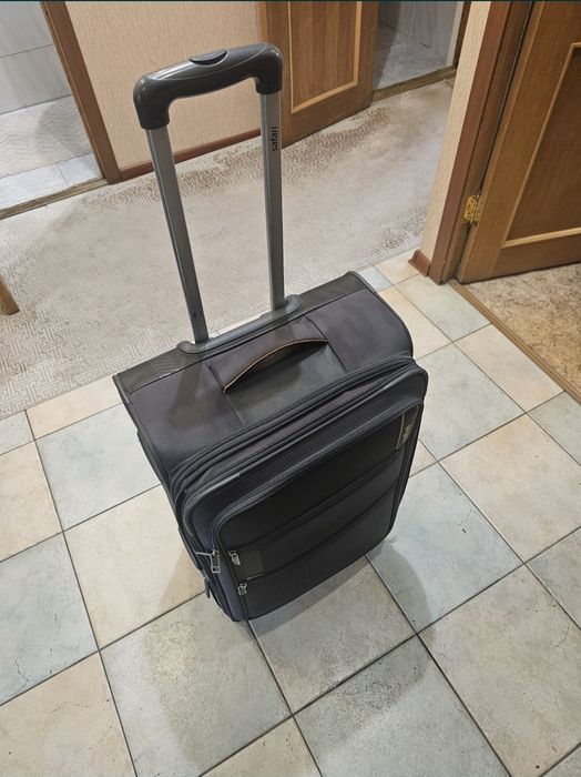 Чемодан средний 6000тг