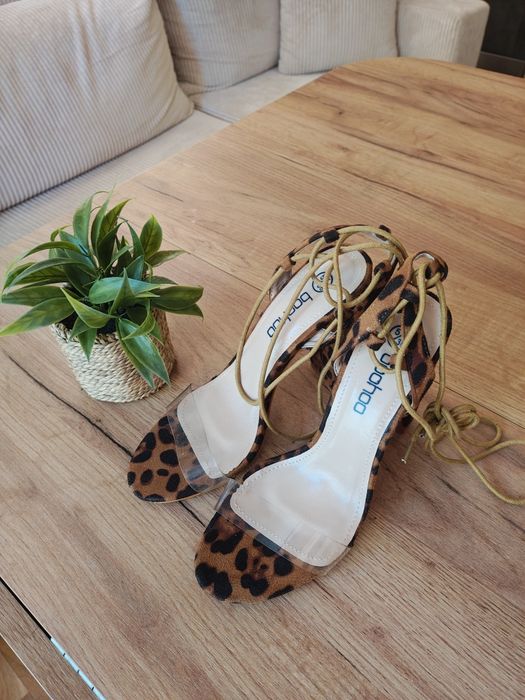 ЧИСТО НОВИ леопардови сандали на ток boohoo
