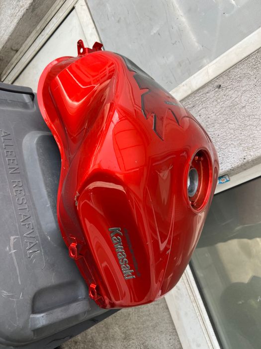 Резервоар за Kawasaki Z1000SX