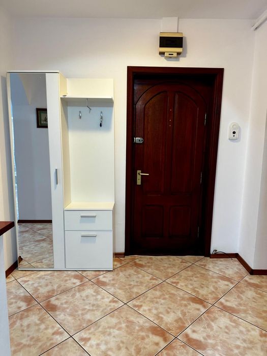 Închiriez apartament 3 camere