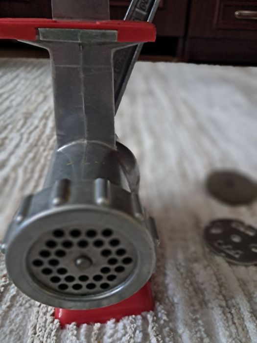 Мясорубка новая,