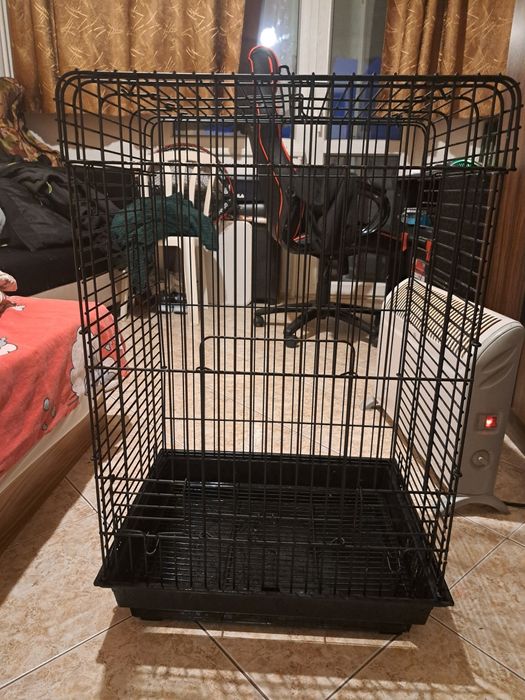 Продавам голяма клетка за папагал