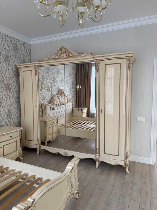 Продам спальный гарнитур