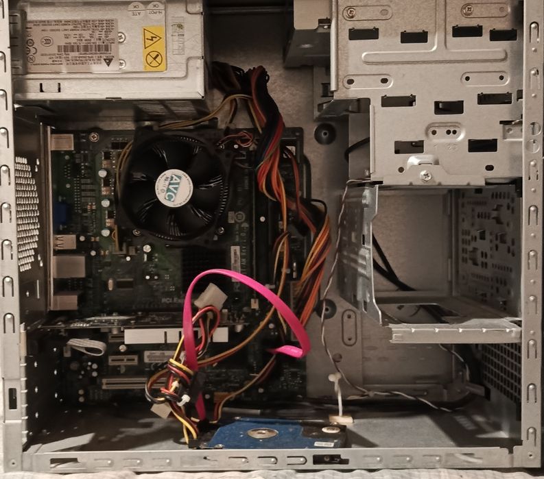 Продам системный блок. Полностью рабочий, почищен от пыли. Идеален для