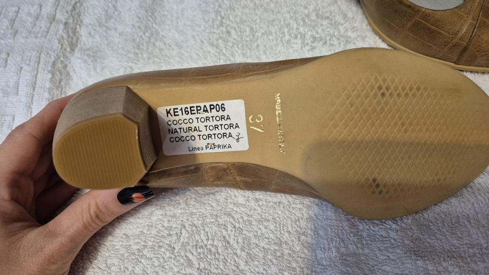 Vand pantofi noi piele naturala