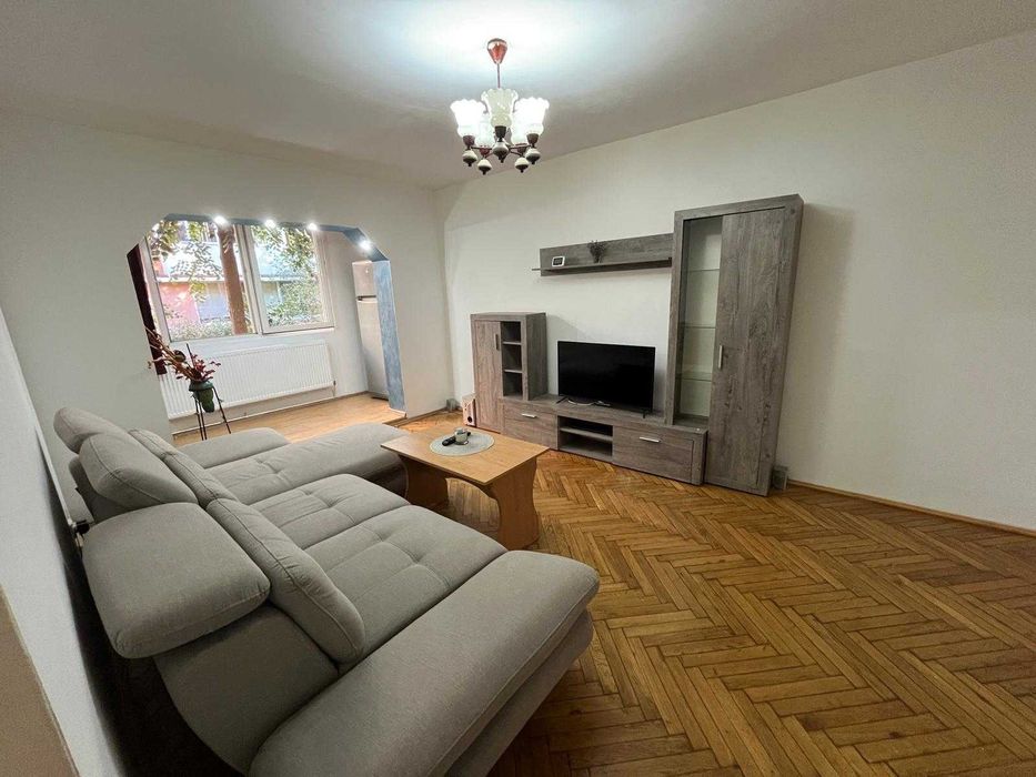 Inchiriez Apartament cu 3 camere