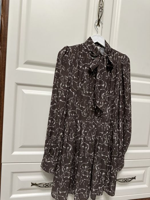 короткое платье хорошего качестчо не просвечивает  красиво смотрится с