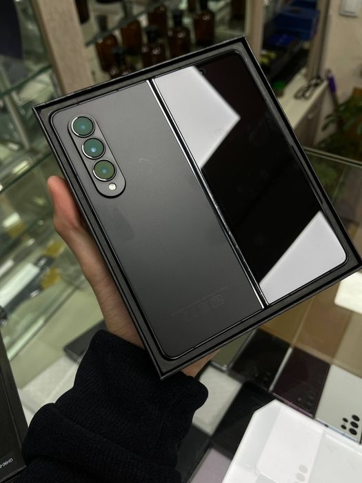 Samsung galaxy z fold 3 5G 12/256gb holati yaxshi