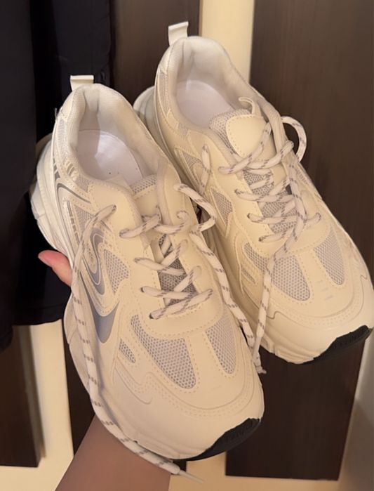 Кроссовка сатылады новый