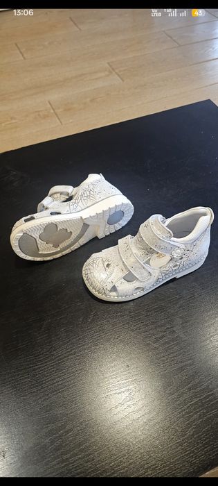 Продам детские сандалии