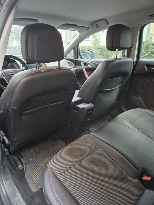 Vând Opel Astra J