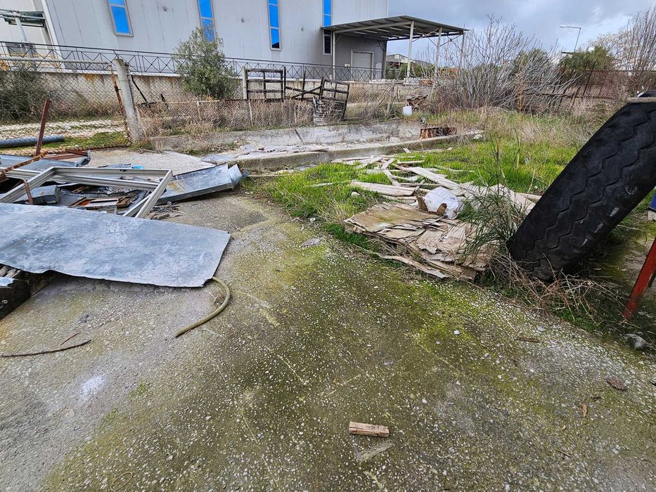 Продава се промишлен обект от 935 кв.м. в VI.PE. Кавала (код 4693)