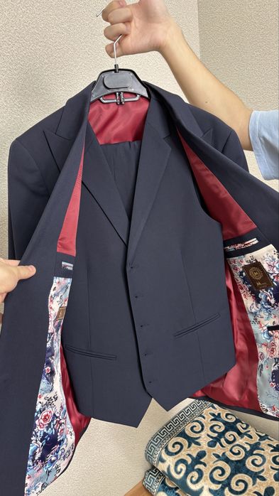 Продам костюм , куртку