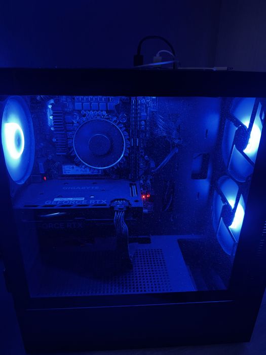 Vand Pc Gaming inca in garantie+monitor gaming 180hz