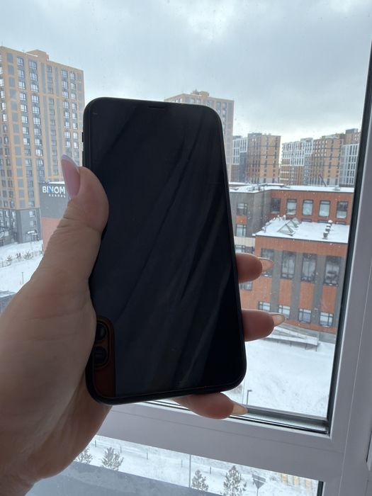 Iphone 10 XR б/у отличное состояние