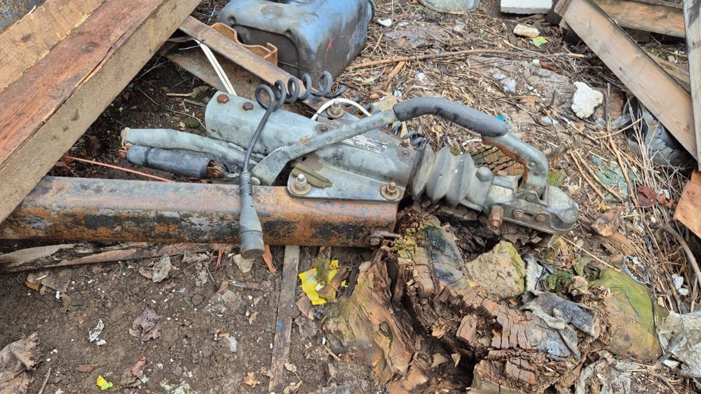 Продам прицеп knott с тормозами