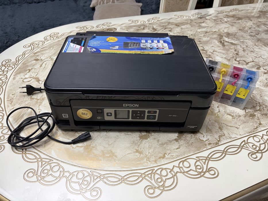 Продам цветной принтер новый. EPSON XP-352.